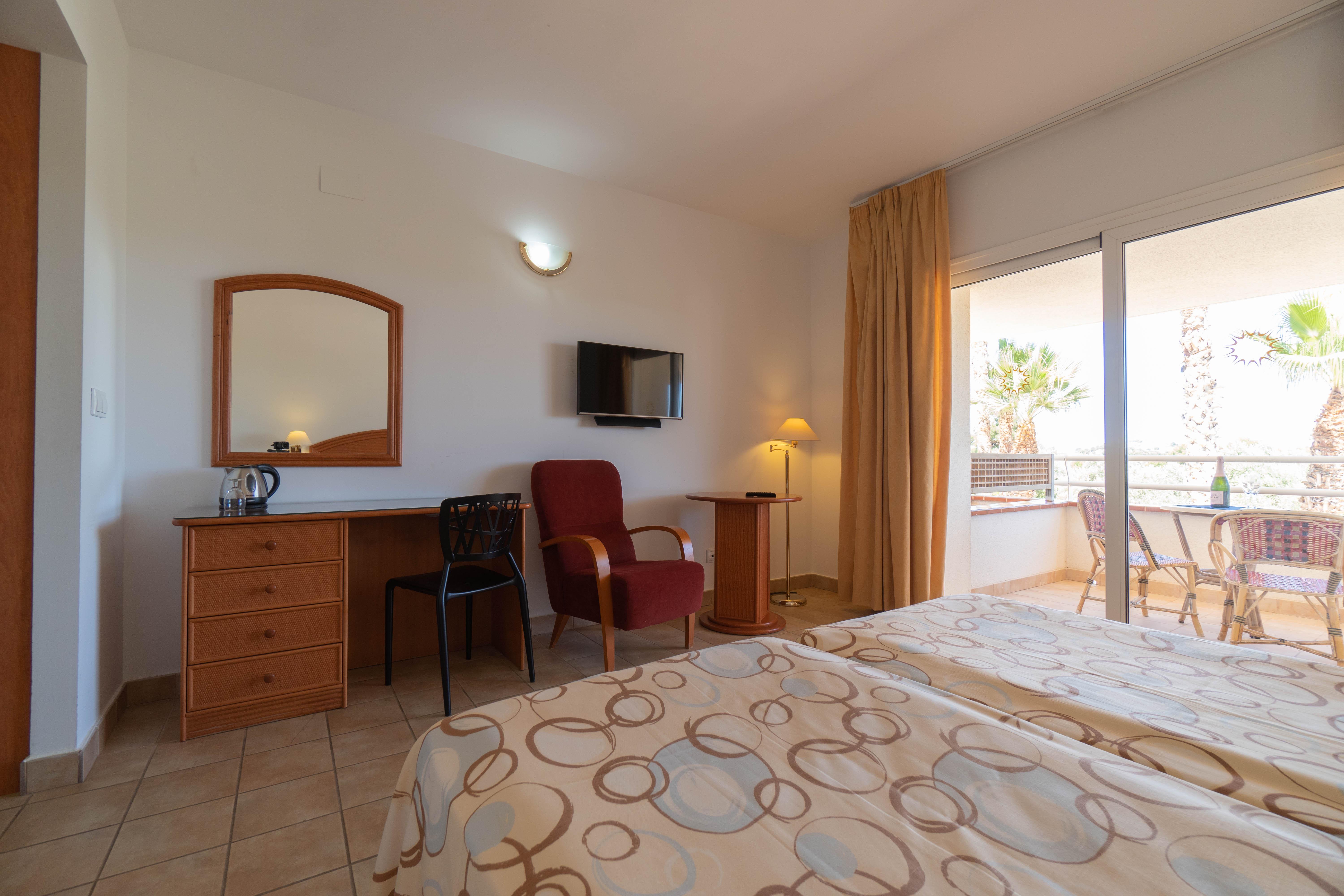 L'Alfas Oasis Hotel ลาลฟาส เดล ปี ภายนอก รูปภาพ